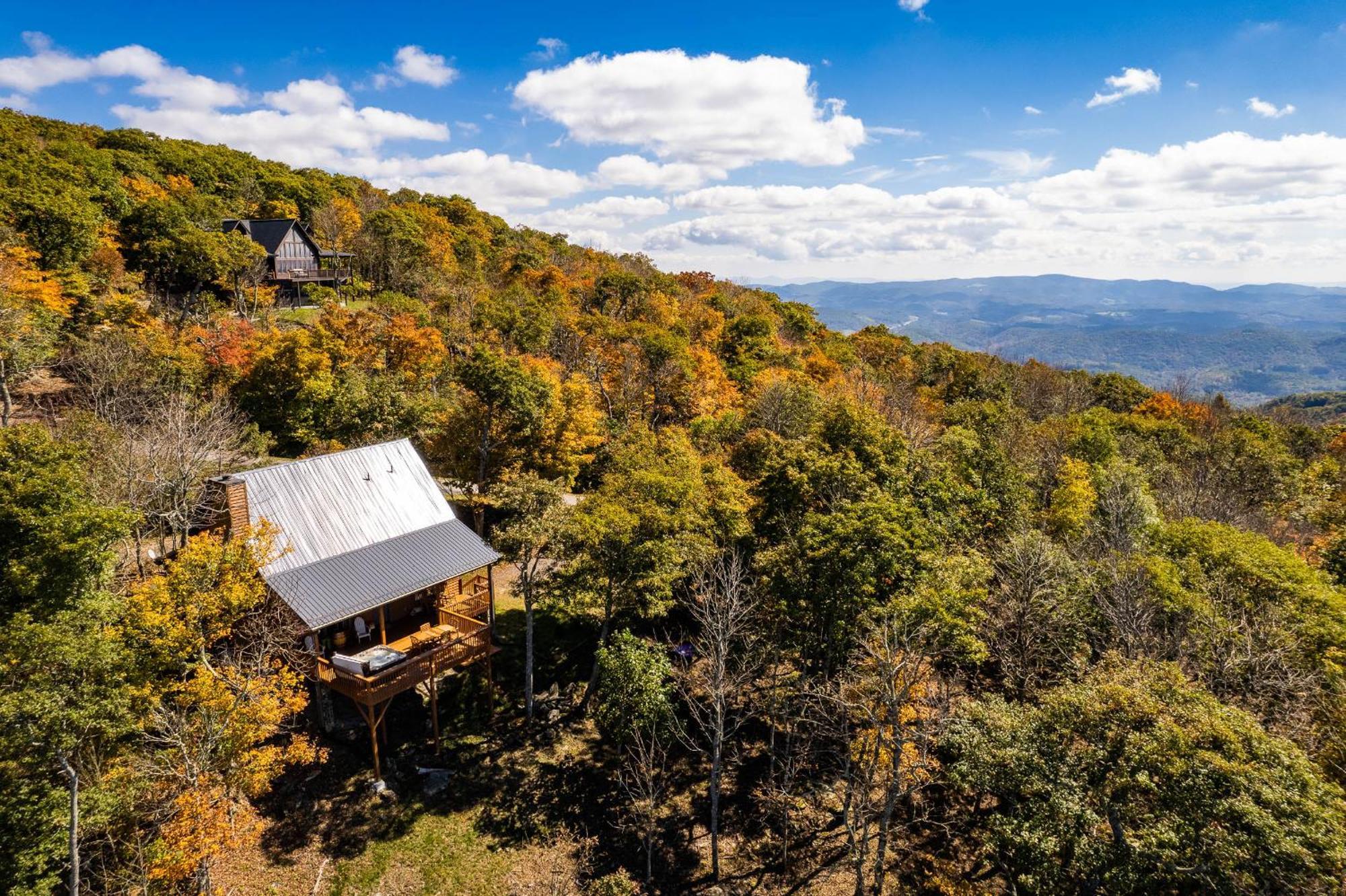 Above The Clouds Villa West Jefferson Exteriör bild